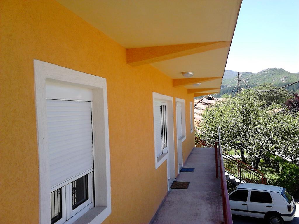 Apartments Mirkovic ツェティニェ エクステリア 写真